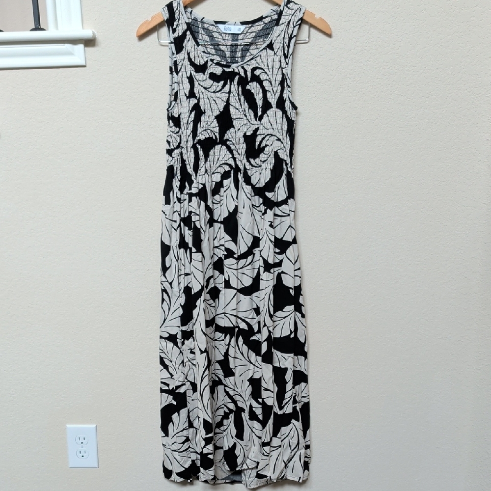 Croft & Barrow Black and Cream Leaf Midi Dress